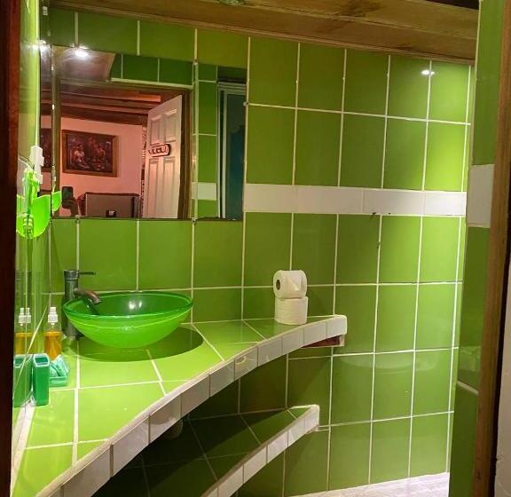 هاستل Hostal Cecilia