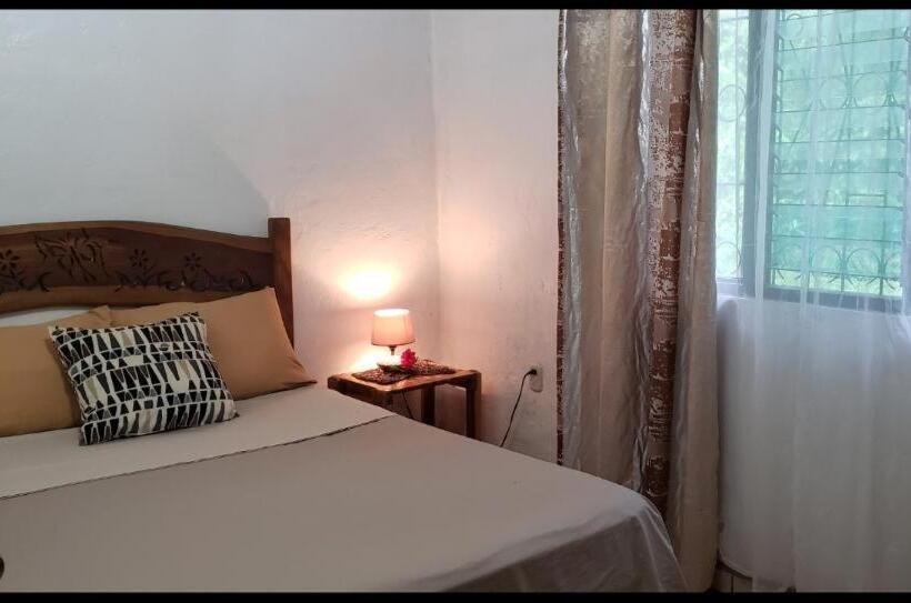 هاستل Hostal Cecilia