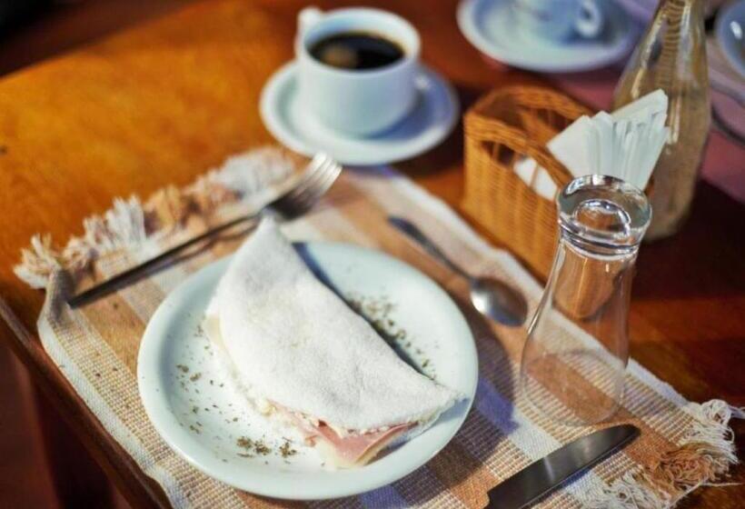 بنسيون Aki Pousada