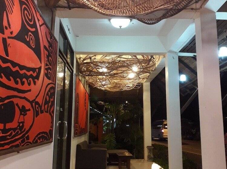 پانسیون Natai House