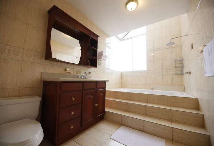 بنسيون Villa Emilia Hostal