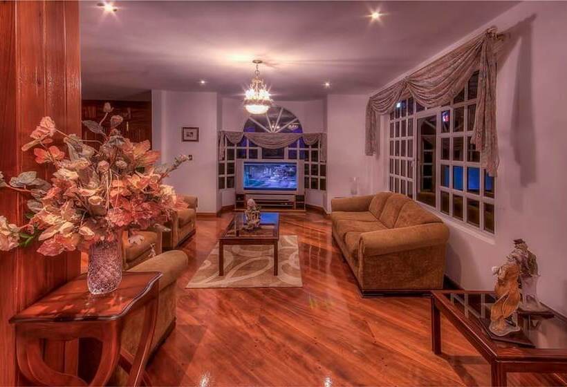 بنسيون Villa Emilia Hostal