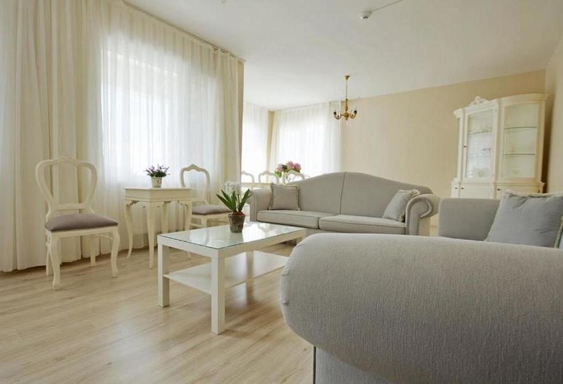 Büyükada Apart Hotel   Karadağ Apart