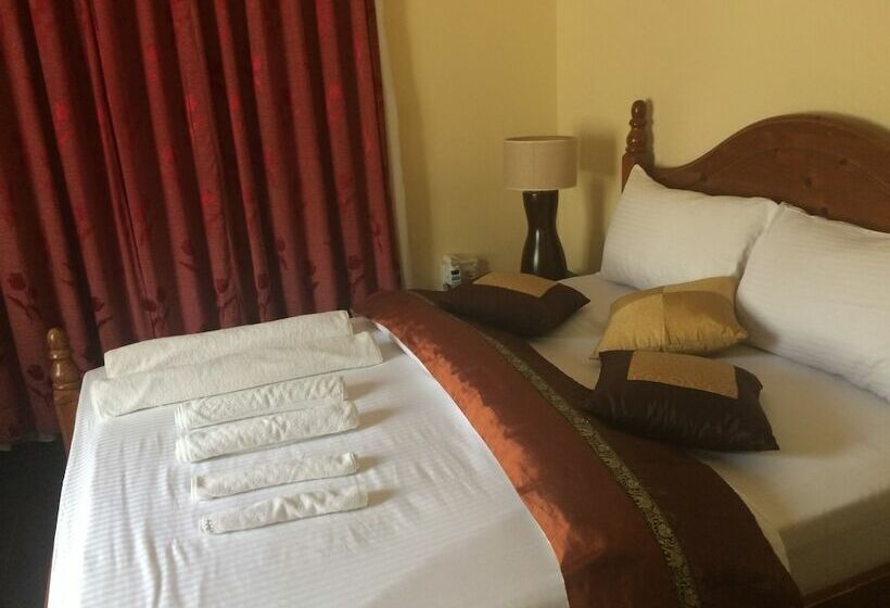 هتل The Norfolk Heritage Airport Villa