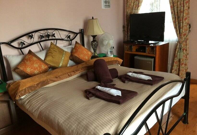 هتل The Norfolk Heritage Airport Villa