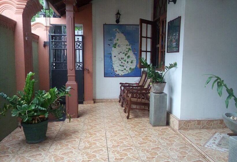 هتل The Norfolk Heritage Airport Villa