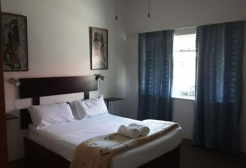 פנסיון Boer And Brit Self Catering Guest House