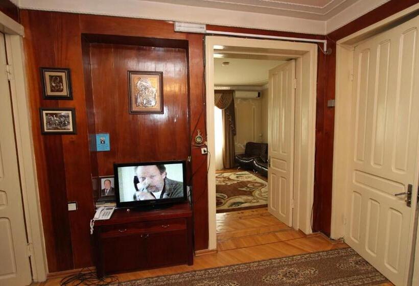 پانسیون Guesthouse Goliati