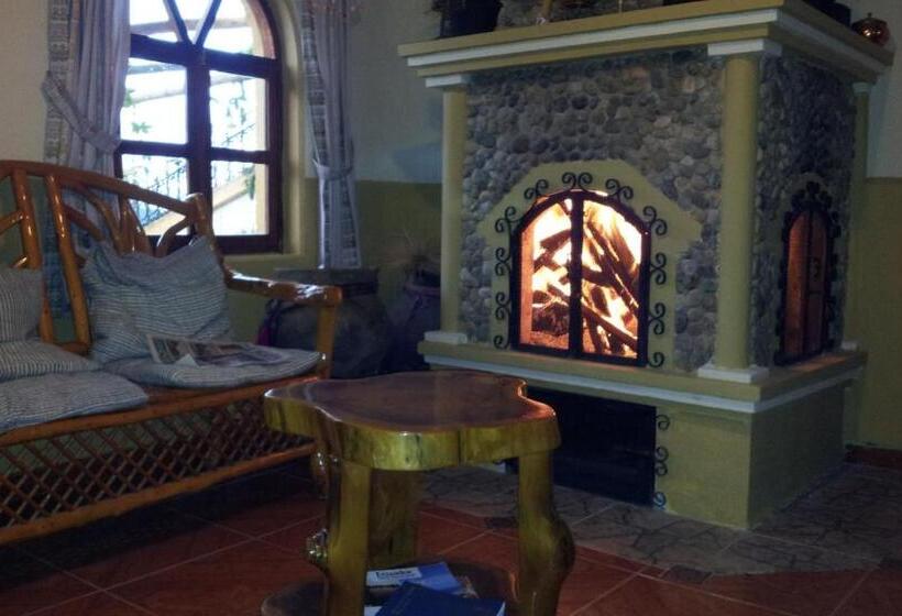 پانسیون Hostal Curiñan