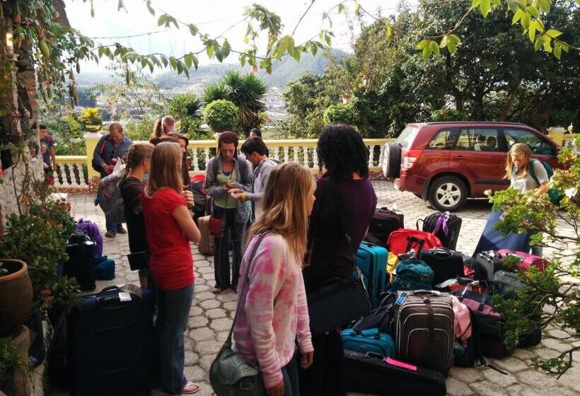 پانسیون Hostal Curiñan