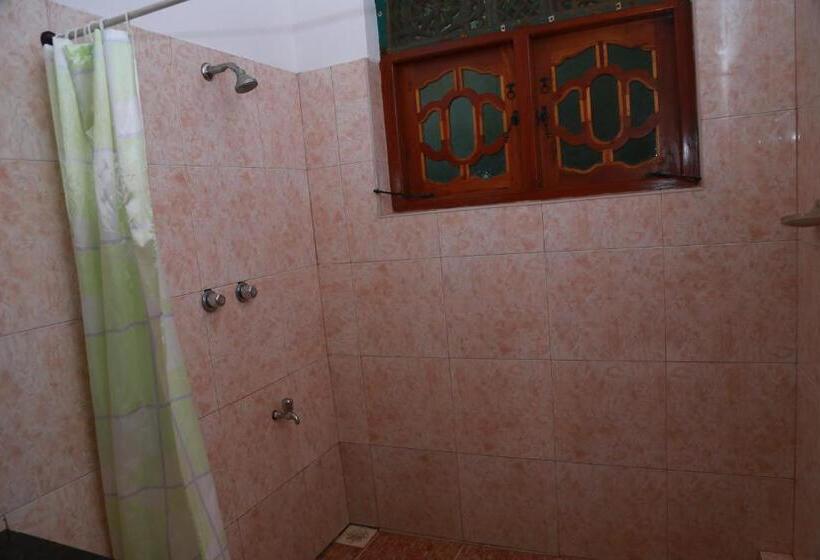 پانسیون Sumal Villa