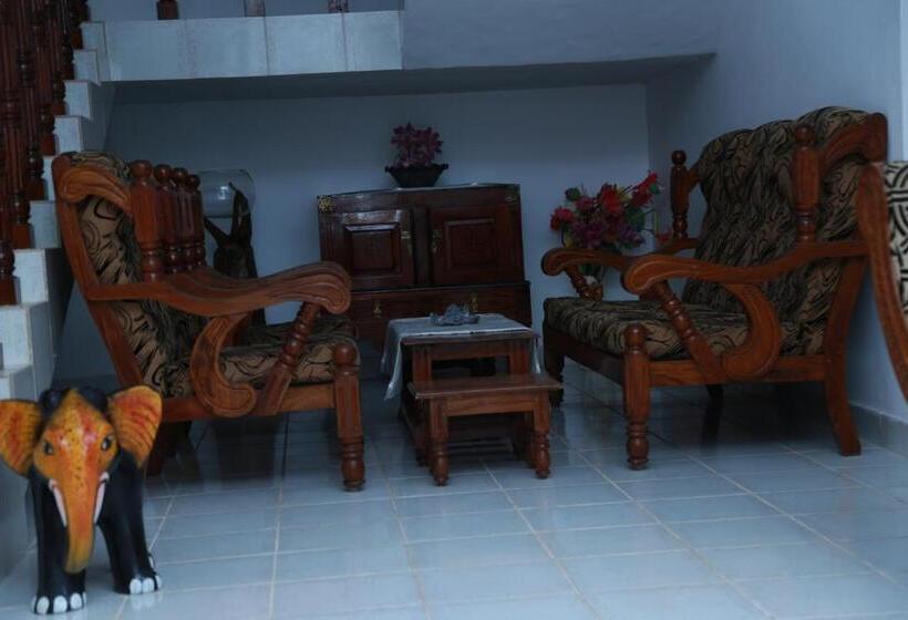 پانسیون Sumal Villa