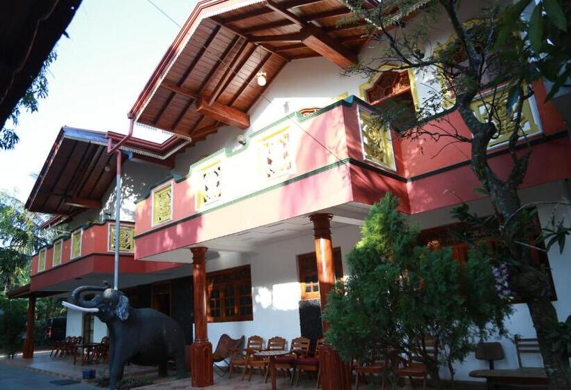 پانسیون Sumal Villa