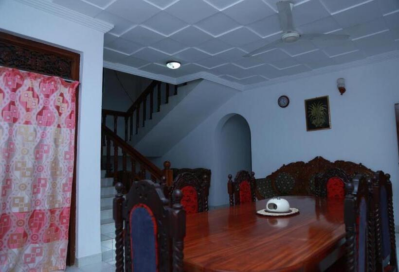 پانسیون Sumal Villa