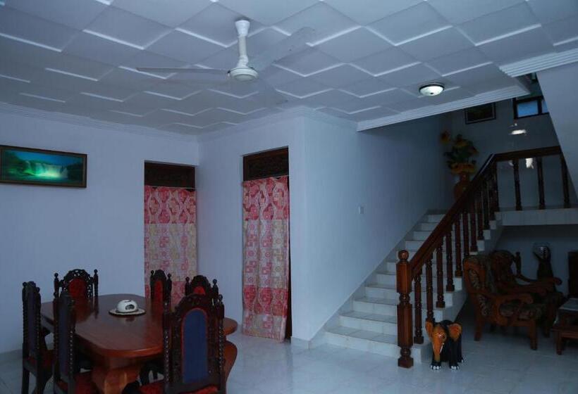 پانسیون Sumal Villa