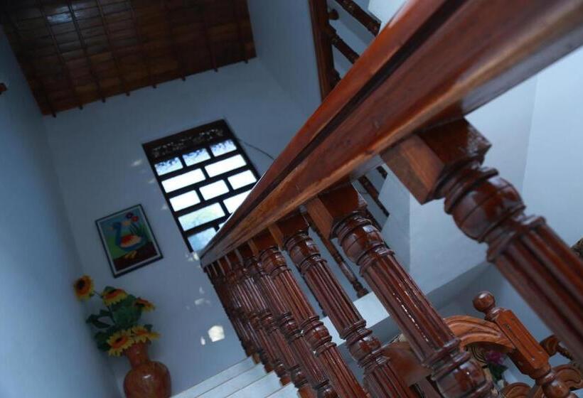 پانسیون Sumal Villa