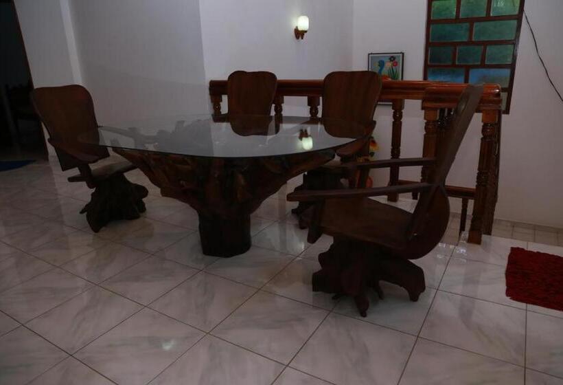 پانسیون Sumal Villa