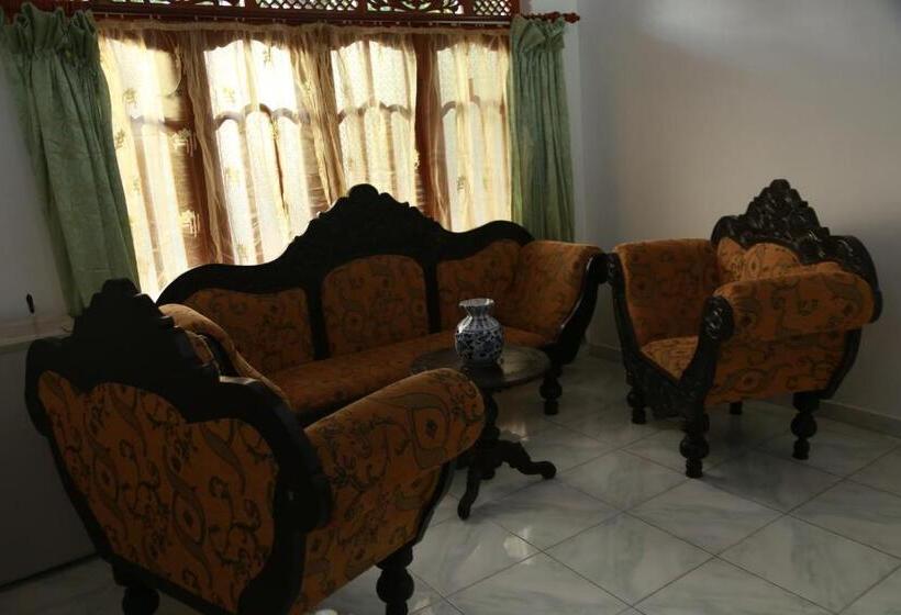 پانسیون Sumal Villa