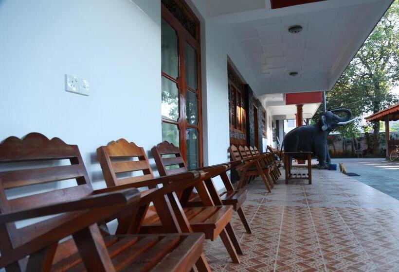پانسیون Sumal Villa