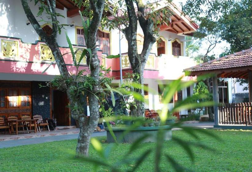 پانسیون Sumal Villa