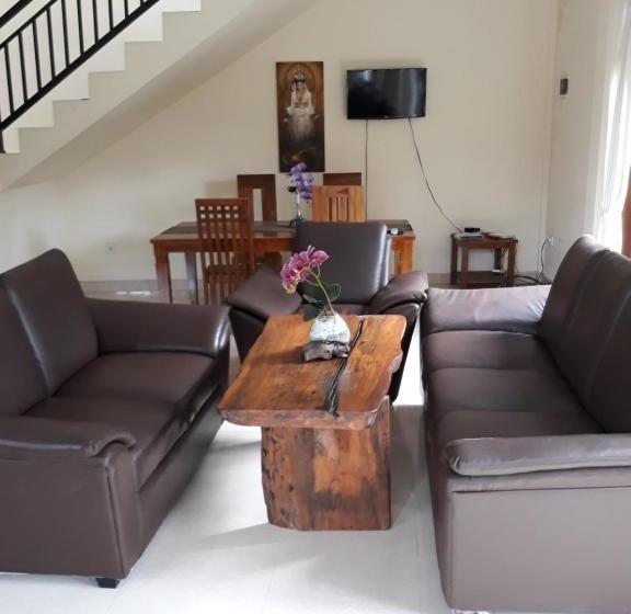 پانسیون Villa Bungsil Gading