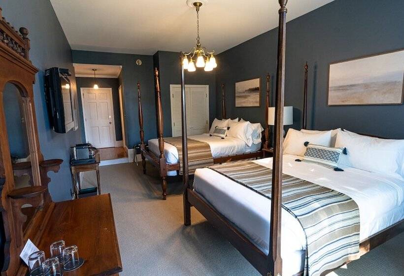 Общежитие Homeport Inn And Tavern