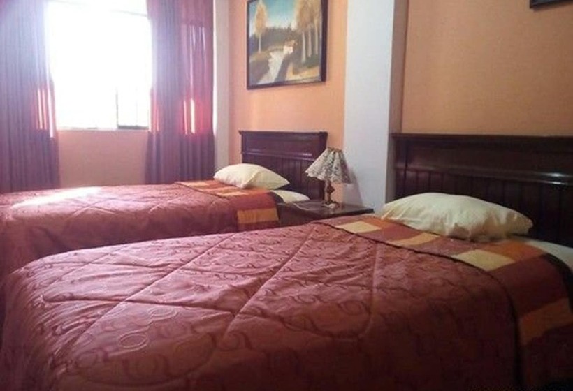 هاستل Hostal Tres Máscaras