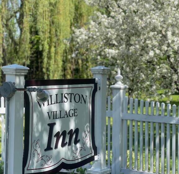هاستل Williston Village Inn
