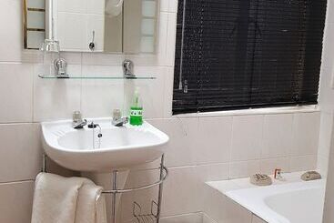 پانسیون Aandbloem Guest House