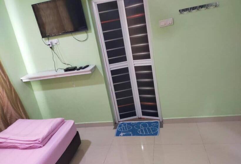 پانسیون Leaf Guest House