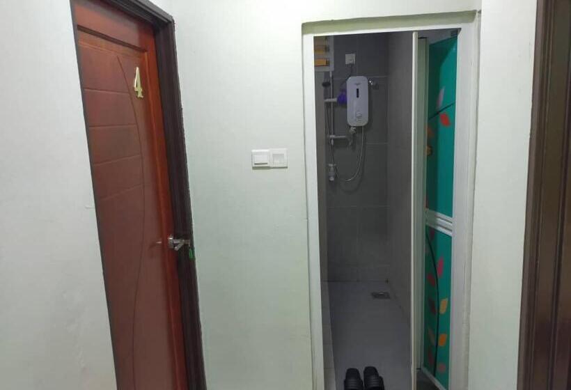 پانسیون Leaf Guest House