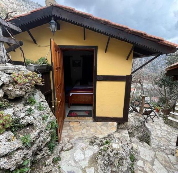 بنسيون Rooms Emiliano Castle Of Kruja