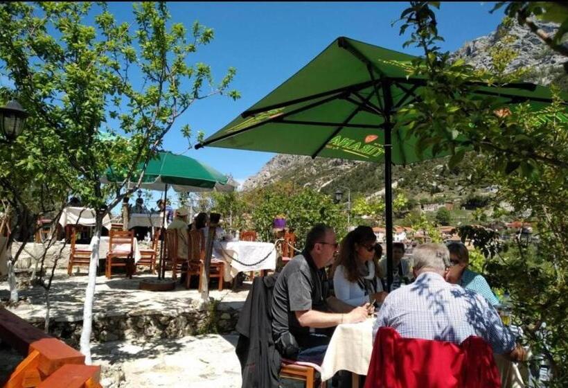 بنسيون Rooms Emiliano Castle Of Kruja