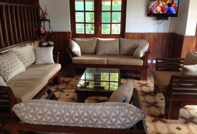 هاستل Richmond Inn