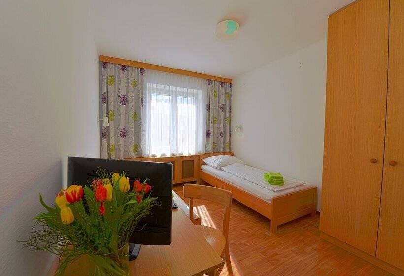 ユースホステル Swirtshaus M&n