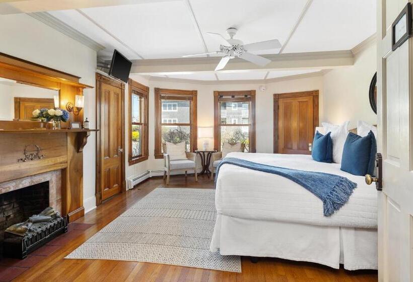 Bed and Breakfast Inn On The Sound