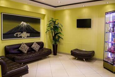 پانسیون Takora Inn