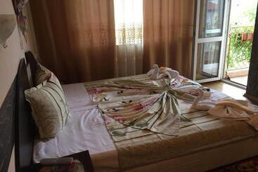 پانسیون Violeta 7 Guest House