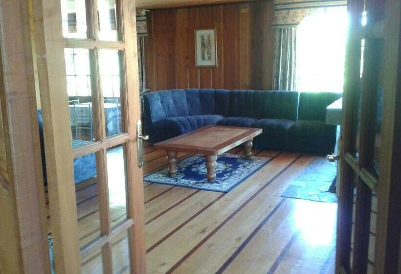 پانسیون Hostal Kutralwe
