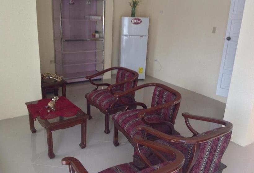 پانسیون Hostal La Joya