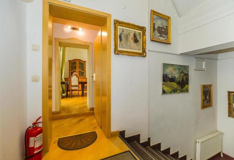 پانسیون Kronhaus
