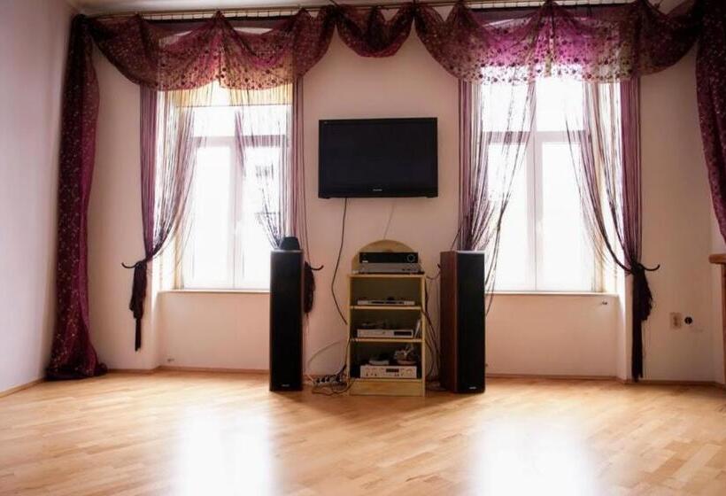 پانسیون Kronhaus