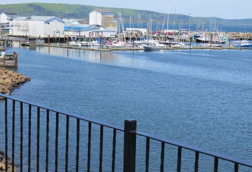 هاستل Dockside Suites