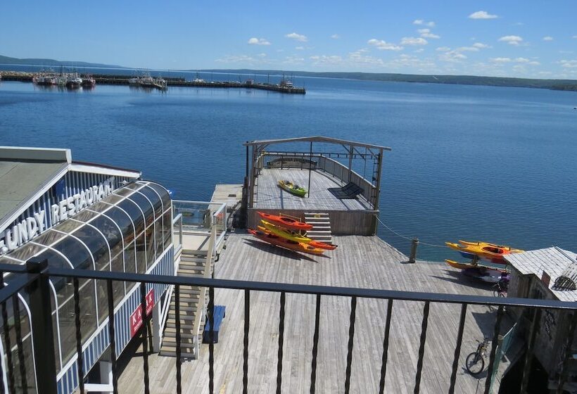 هاستل Dockside Suites