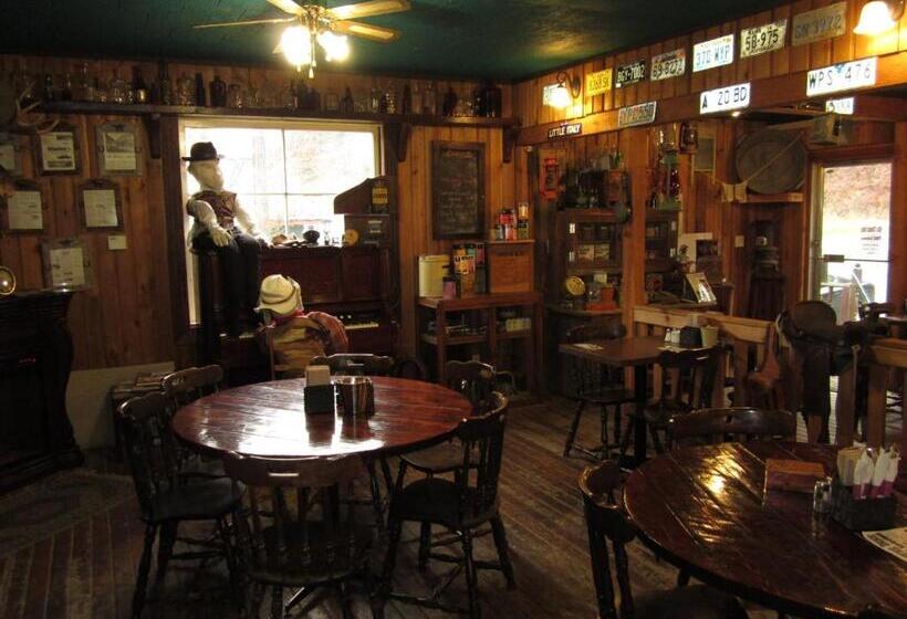 הוסטל Old Towne Inne Chuckwagon Bar & Grill