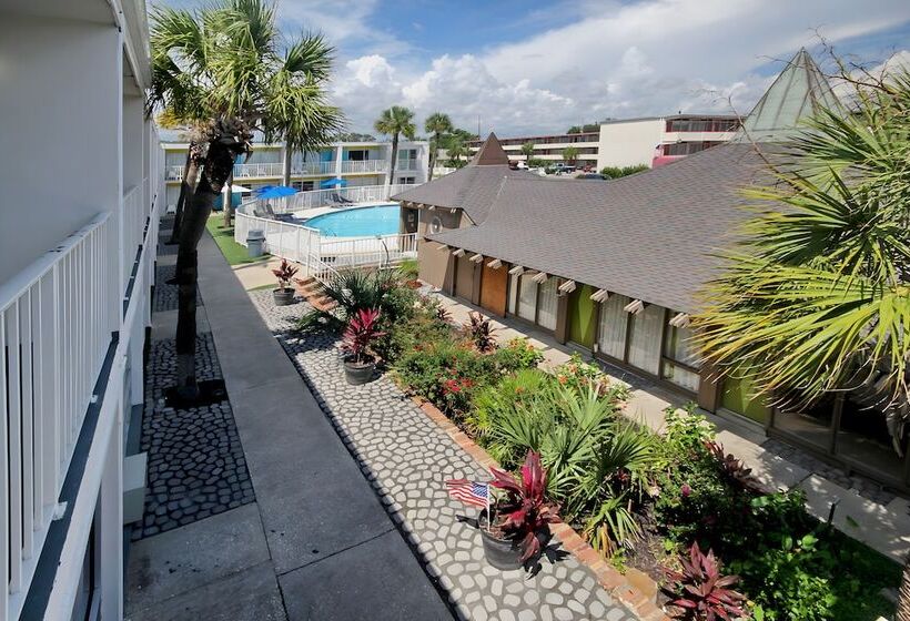 هتل Waikiki Village Retro
