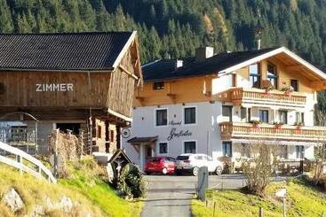 پانسیون Alpenhof Grafleiten