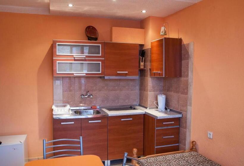پانسیون Edelvais Guest House