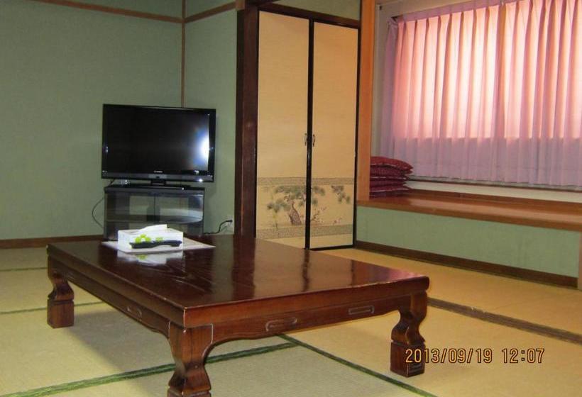 פנסיון Takaraya