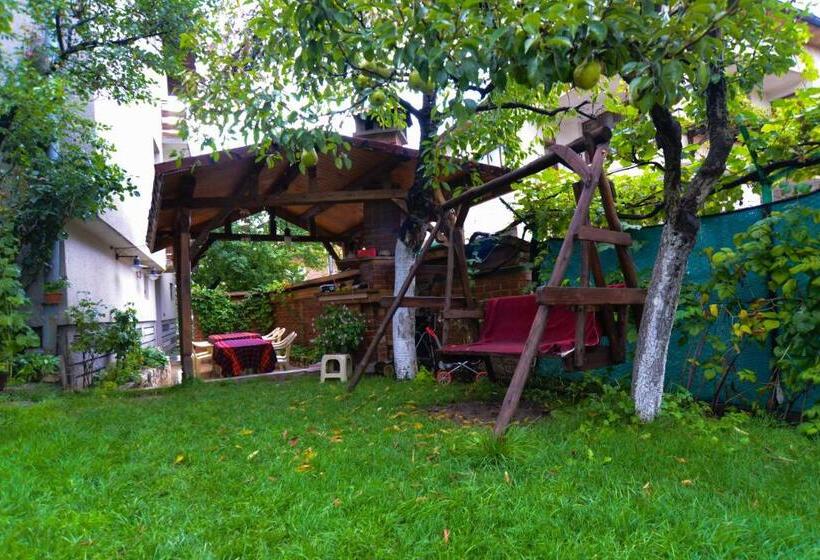 پانسیون Topuzovi Guest House